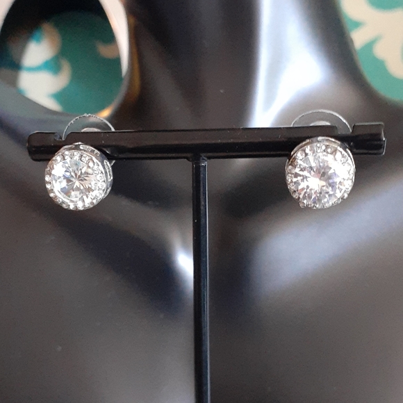 18K White GoldF White Sapphire Halo Earring - Picture 3 of 15